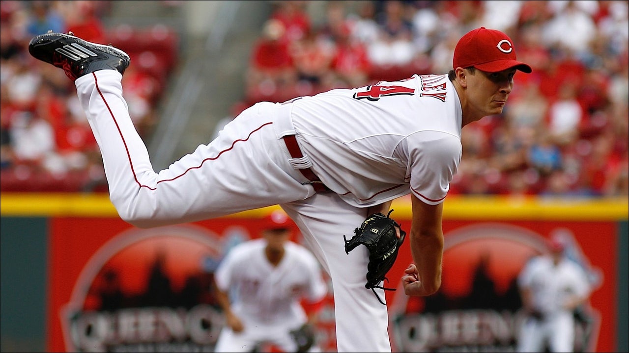 Bailey shrugs off line drive, Indians as Reds win third in a row